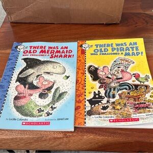 2 Book Scholastic Story Set - Blue and Yellow Covers